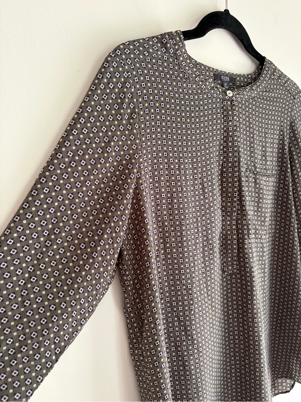 NYDJ Olive Green Print 3/4 Sleeve Chiffon Blouse Size M - Picture 2 of 7